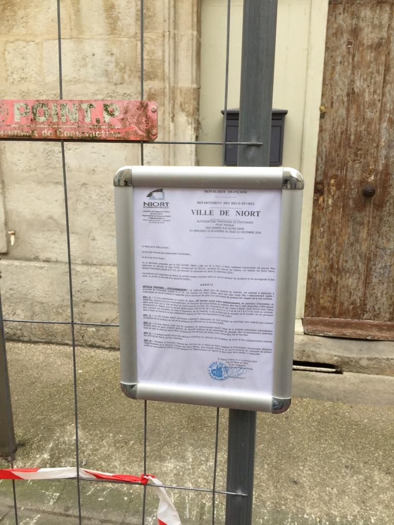 Vitrine d'affichage mobile - fixation antivol pour supports jusqu'à 82mm - Sodimar_0