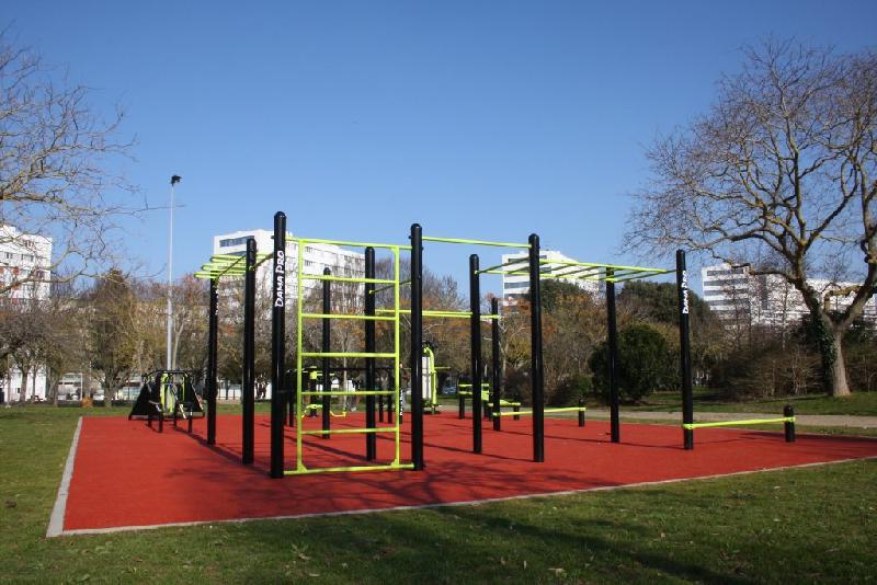 Station de Street Workout DAMAPRO  en acier galvanisé thermolaqué pour parc sportif plein air - Spot 1_0
