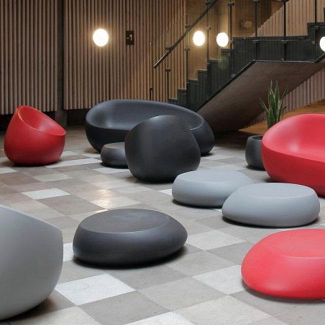 Table basse Stone de VONDOM - Design sculptural en polyéthylène par Stefano Giovannoni et Elisa Gargan_0
