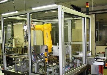 Machines spéciales - Caire Industrie - Dépose résine avec robot polyarticulé - Temps de cycle environ 17s_0
