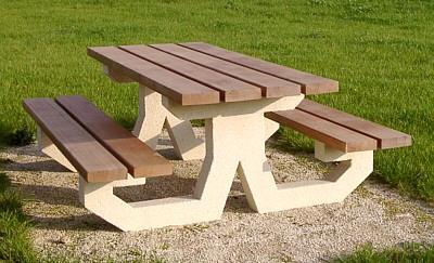 TABLE PIQUE NIQUE EN BÉTON 