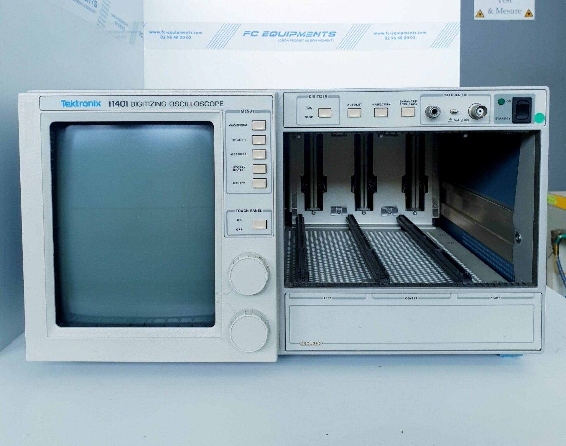 11401 - Oscilloscope numérique Tektronix - 500 MHz - 8 canaux - avec paramètres d'impulsion automatiques et enregistrements multiples_0