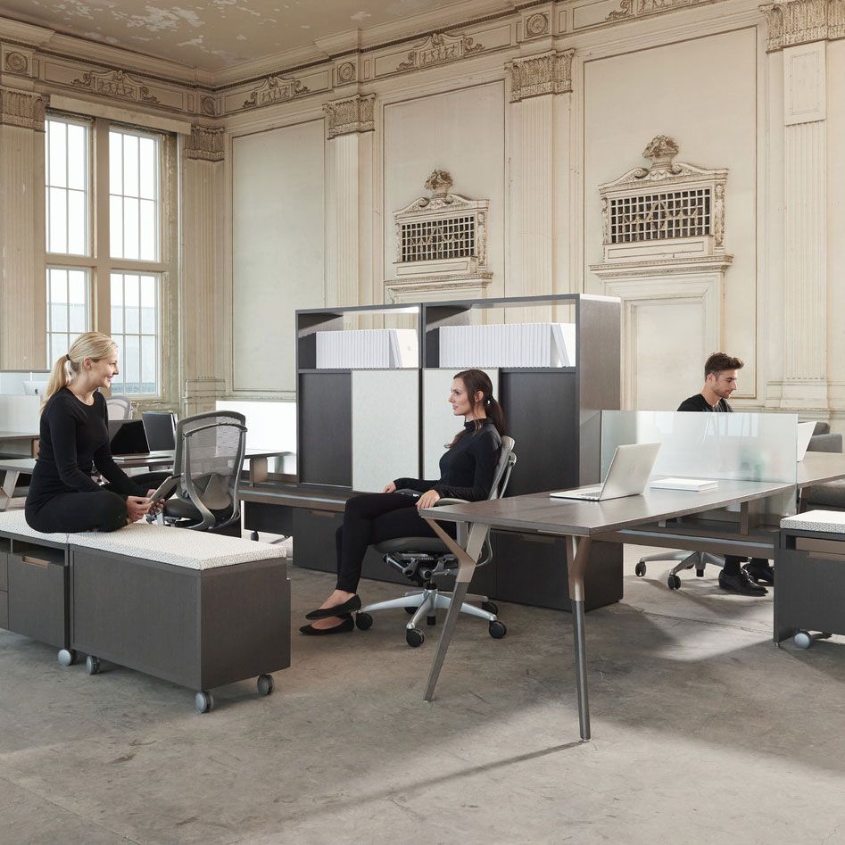 Bureau open space Upstage - Teknion, plateforme modulable avec rangement multiniveaux et design moderne_0