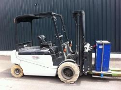 Chariot électrique OM XE50 - 5000 kg - mât triplex - levée 4350 mm - pneus non marquants_0