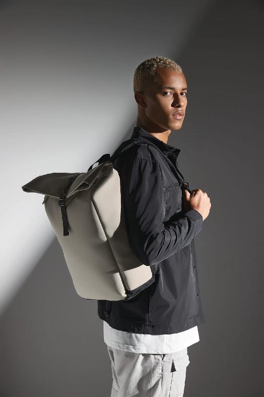 Sac à dos avec rabat roll-top en polyuréthane mat - Polyester recyclé - Réf: BG335_0