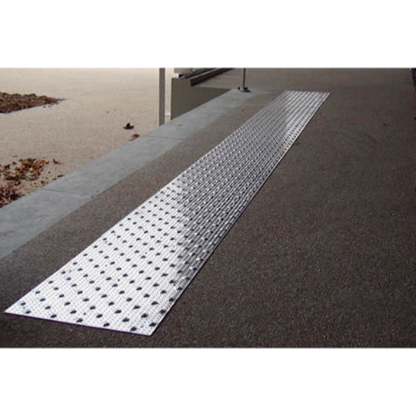 Dalle podotactile en aluminium larmé 412x600 mm - usage extérieur - conforme norme NFP 98-351_0