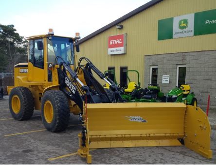 Lame à neige Plowmaxx - pour mini-excavatrice, rétrocaveuse ou chargeur industriel - avec angulation hydraulique_0
