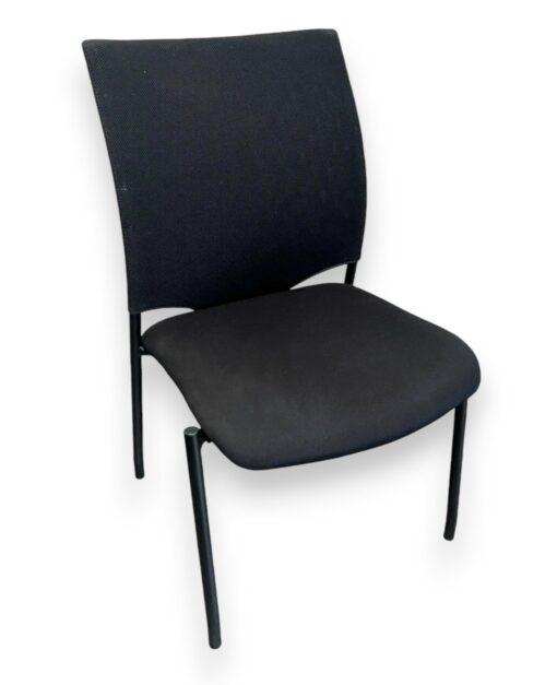 Chaise empilable élégante et robuste pour espaces événementiels_0