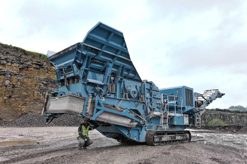 Concasseur à percussion sur chenilles Powerscreen Trakpactor 320 & 320SR avec crible deux étages et rotor 4 battoirs_0