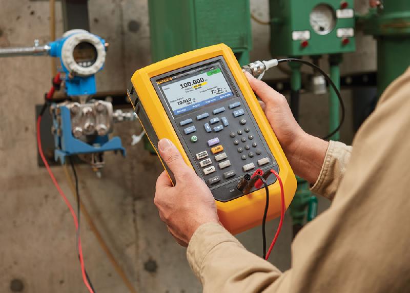 FLUKE-729-30G - Calibrateur de pression automatique 2 bar 30 psi avec pompe électrique intégrée_0