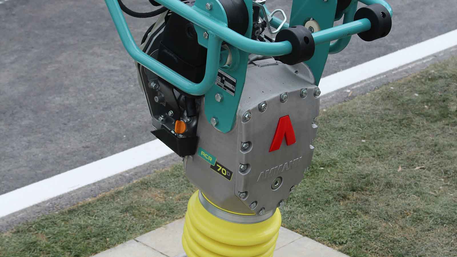 Pilonneuse Ammann ACR 70D - 83 kg avec moteur diesel Yanmar L48 et grande puissance de compactage_1