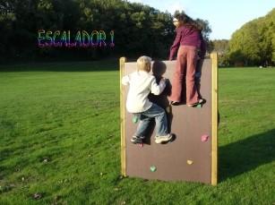 Escalador 1 - Jeu pour enfants 5-10 ans - Hauteur de chute 1,70m - Structure en pin nord rouge de Finlande_0
