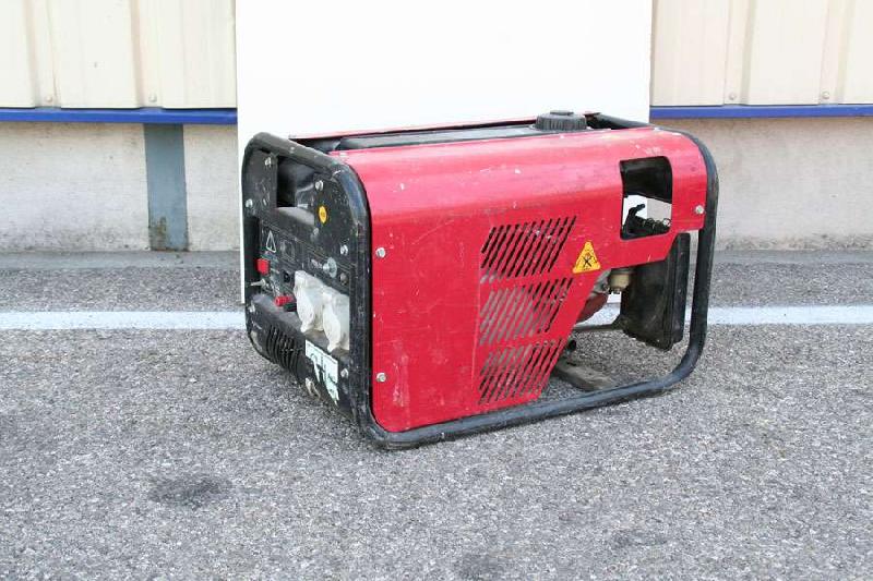 Groupe électrogène industriel 2 kW - moteur à essence HONDA - portatif et maniable_0