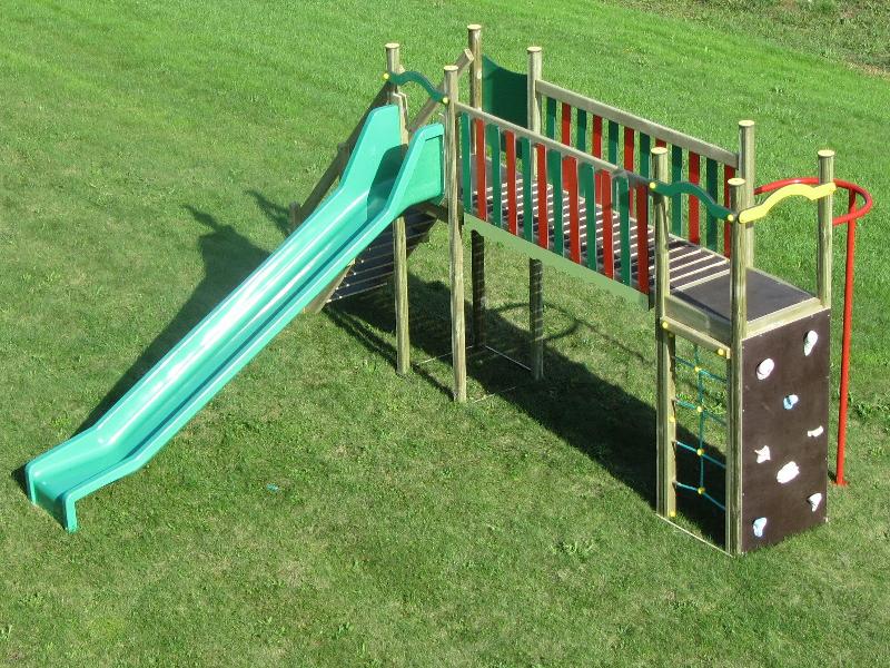 Structure de jeux JE07 - Tour à grimper, passerelle avec toboggan pour enfants de 3 à 8 ans_0