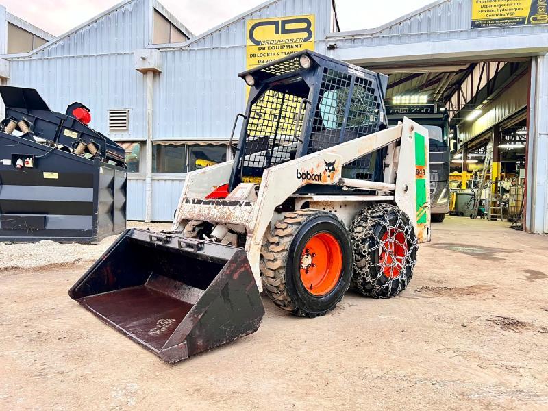 Bobcat 643 Mini-chargeur avec balayeuse et godet_0