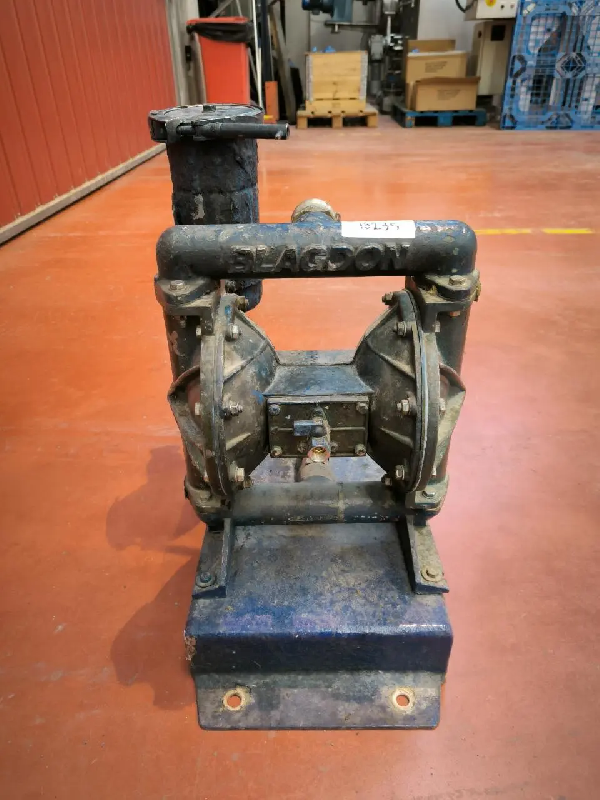 Pompe pneumatique blagdon avec panier filtre_0