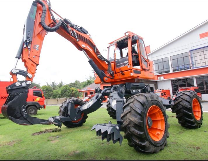 R145 Big Foot - Forester - Pelle araignée ultra-puissante 266 Hp pour applications forestières_0