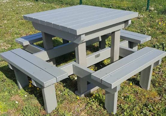 Table de pique-nique en composite Polymab recyclé robuste et imputrescible - 160 x 160 cm_0