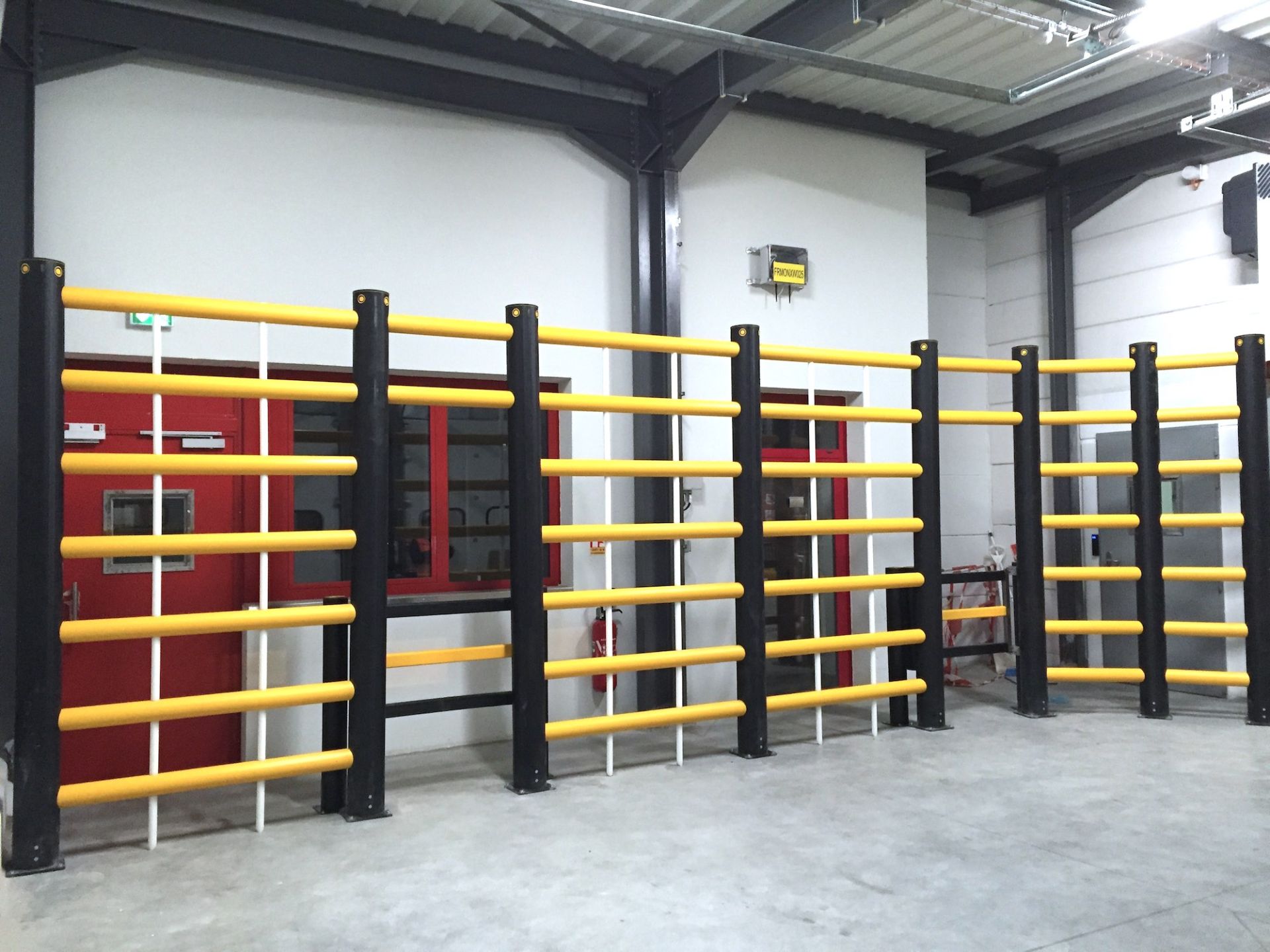 Barrière de protection industrielle haute - système modulaire adaptable pour risques spécifiques_0