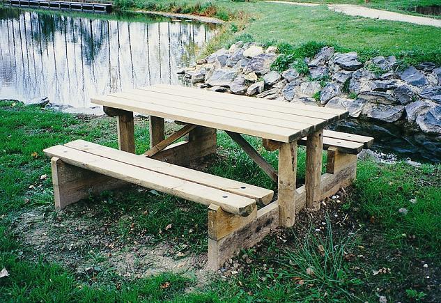 Table pique-nique en bois - Modèle 'Forestière' - Pin traité autoclave, garanti 10 ans contre la putréfaction_0