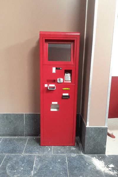 Borne de paiement BPI 1800 Tôle Concept - dimensions 160cm x 50cm x 30cm - écran tactile 15 pouces et TPE bancaire_0