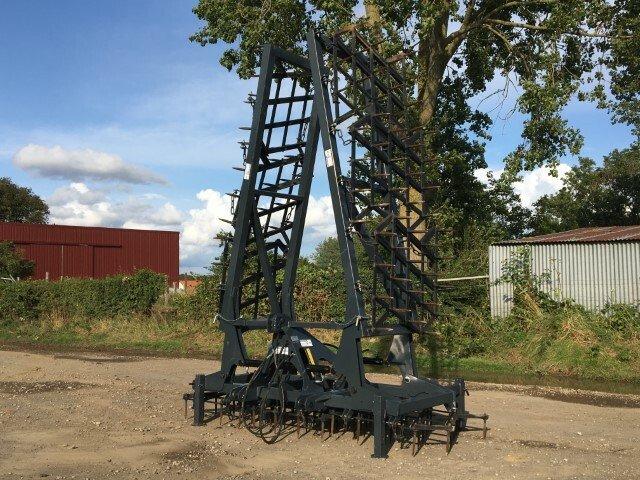 Herse plate NC DK 9.0m - Repliage hydraulique - Dents carrées de 20 - Occasion_0
