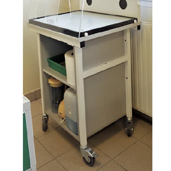 Table mobile pour hotte de laboratoire CRUMAFLOW - Sécurité, confort et normes conformes_0