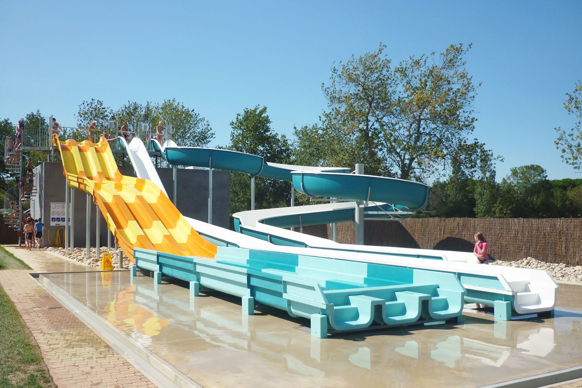 Trio de toboggan aquatique : must'tob slide'tob kamikaz, en arrivée aquafrein_0