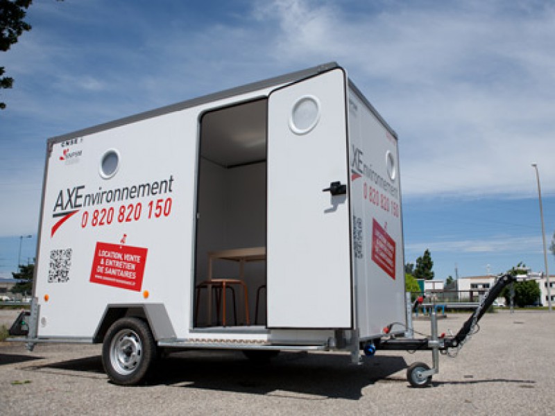 Roulotte de chantier base de vie - 4 à 12 personnes - Équipée WC, vestiaires, panneaux solaires, kitchenette_1