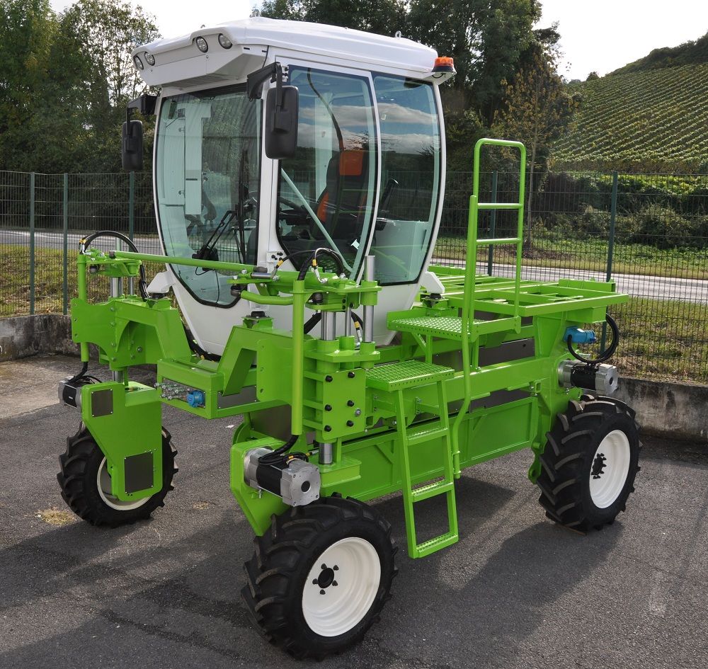 T4e - Tracteur enjambeur électrique Kremer - châssis léger 3 rangs - 110 cv - cabine pressurisée_0