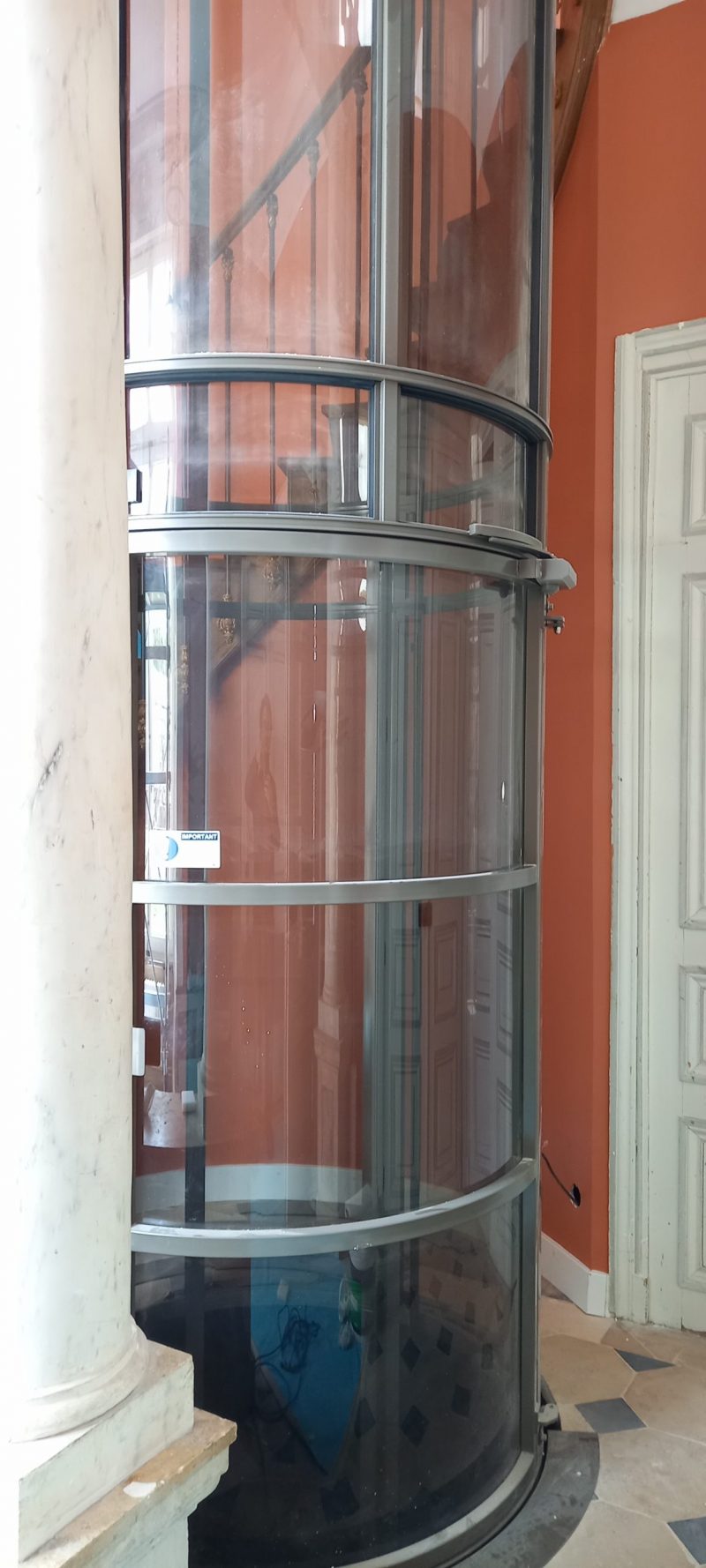 Ascenseur cylindrique