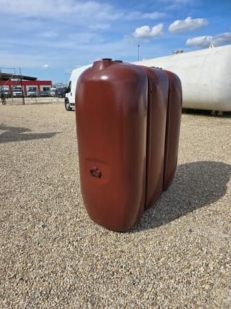 Conteneur plastique ex fioul 1500 L peint en rouge - occasion - ref : W00152302003PI - Dabert-Citernes_0