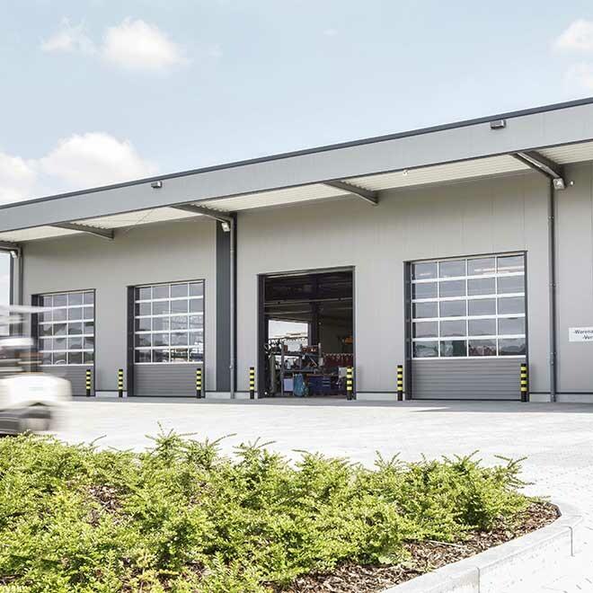 Porte sectionnelle industrielle Teckentrup SLW 40 - Aluminium élégant et base en lamelles d'acier robuste_0