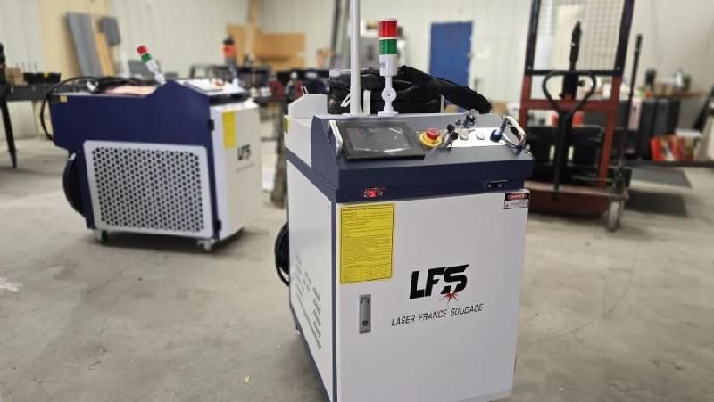 Poste de soudure laser 3-en-1 pour ateliers - 3000W avec refroidissement liquide - 20m de fibre_0
