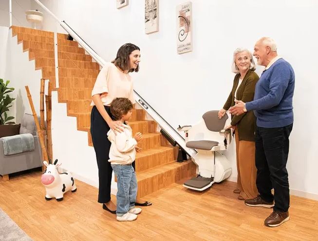 Monte-escalier droit S100 - ergonomique, robuste et design moderne - pour escaliers droits_0