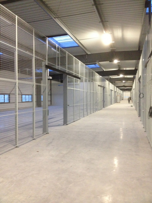 Cloisons industrielles - panneaux grillagés modulables et sécurisés pour entrepôts et usines_0