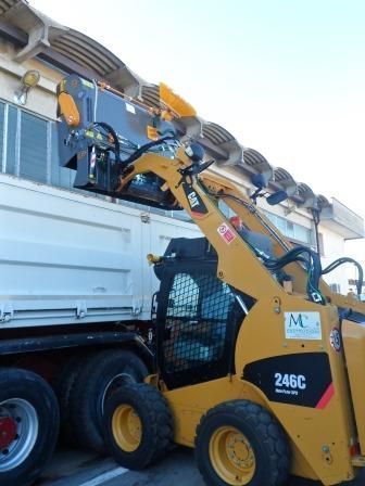 Godet balayeur ramasseur pour chargeur compact avec godet de collecte 4 en 1_1