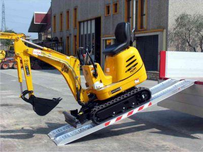 Rampes de chargement en aluminium - 5 mètres - capacité 2400 kg - robustes et sûres_0