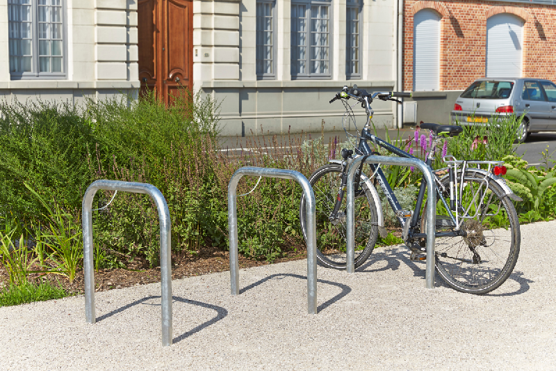 MOTTEZ - Arceau simple range vélo à sceller - B884VGA - Tube Ø50mm galvanisé avec arceau anti-glissement - 75x75cm_0