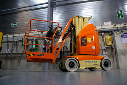 Nacelle à mât vertical JLG Toucan 10E - Hauteur de travail 10,10 m - Capacité 200 kg - Déport 3,08 m_0