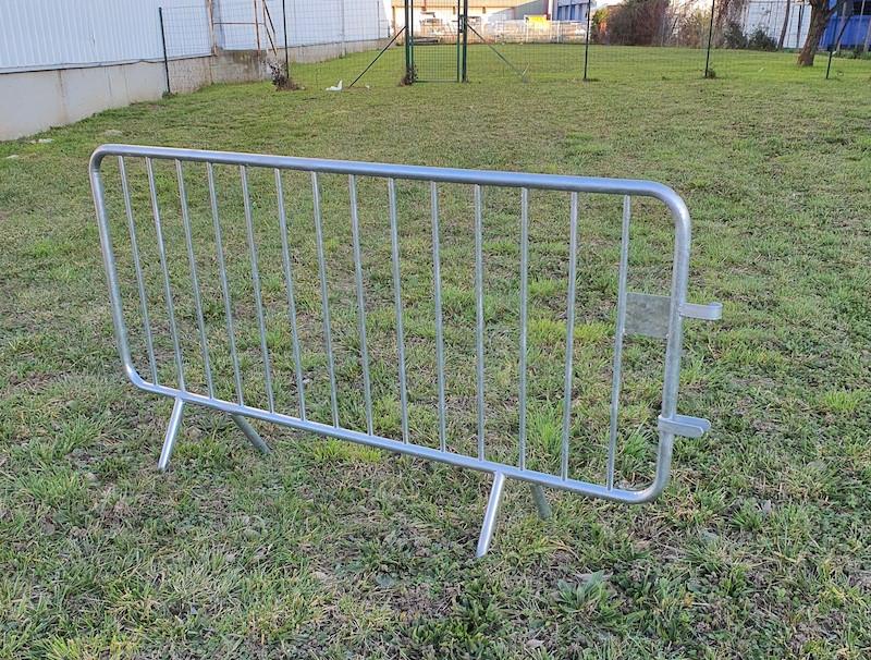 Barrière de police 14 ou 18 barreaux SECURIBAR - Pieds en V - Coins arrondis - Acier galvanisé_0