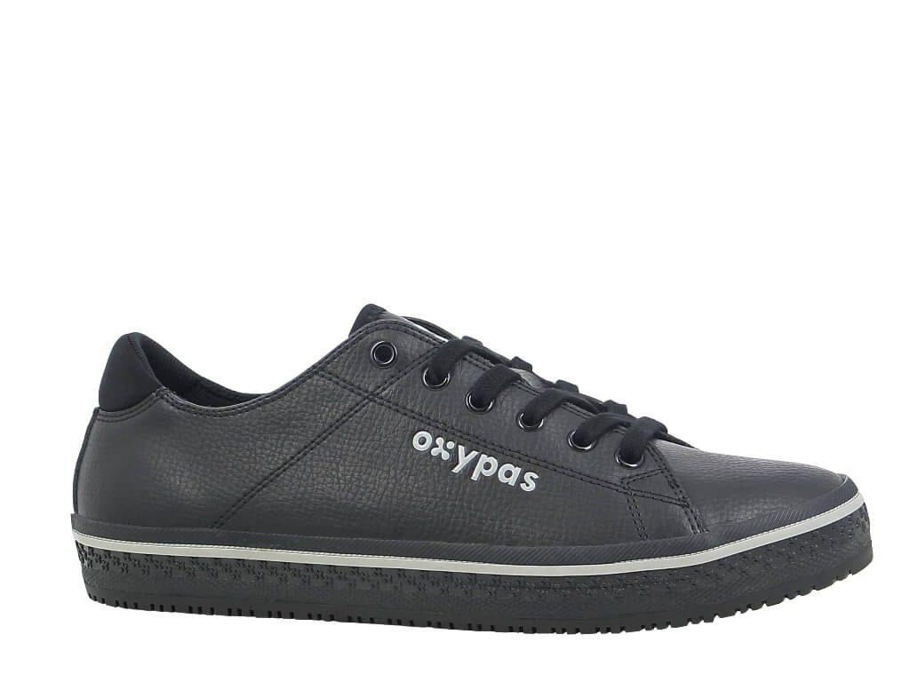 BASKETS NOIR EN CUIR POUR INFIRMIER