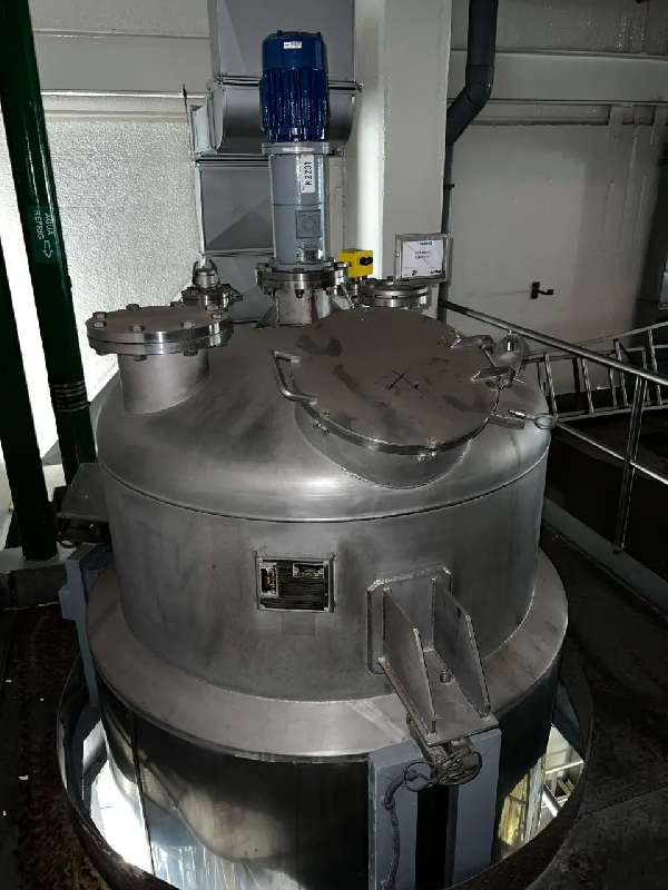 Cuve inox d'occasion 2 462 litres isolée thermiquement avec agitation_0