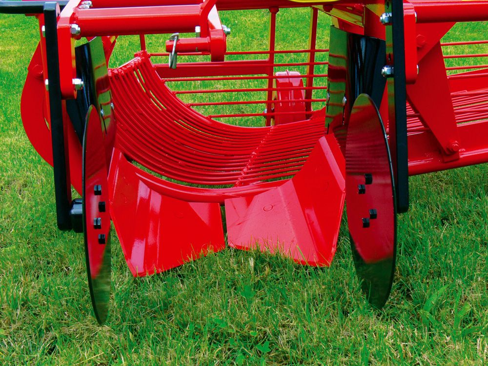 Arracheuse de pommes de terre - tehnos - efficacité 0.25 ha/h - puissance du tracteur 22 à 40 kw - vitesse de travail 3 km/h_1