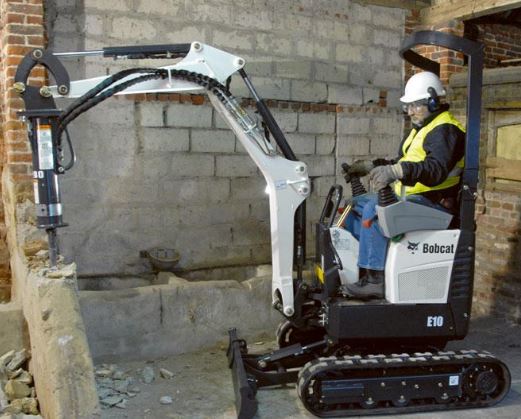 Mini-pelle Bobcat E 10 Z - 10 CV - 1176 kg - voie variable - giration dans le gabarit_0