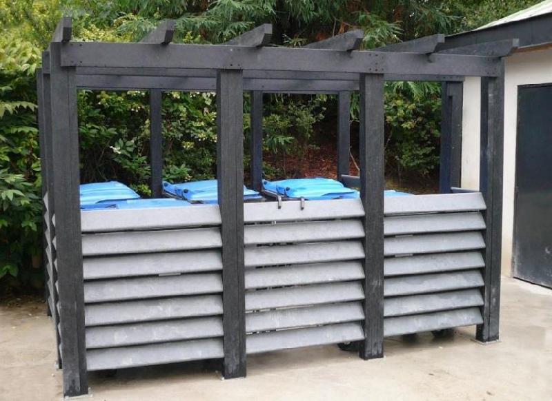 Local à poubelle pergola en plastique recyclé - 2 versions avec options personnalisées_0