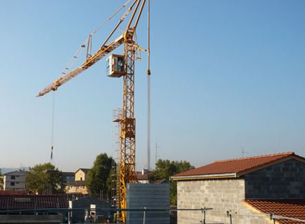 Grue à montage automatisé Igo T 130 - Manitowoc - portée maxi 50 m - charge maxi 8 t - hauteur sous crochet 37,3 m_0