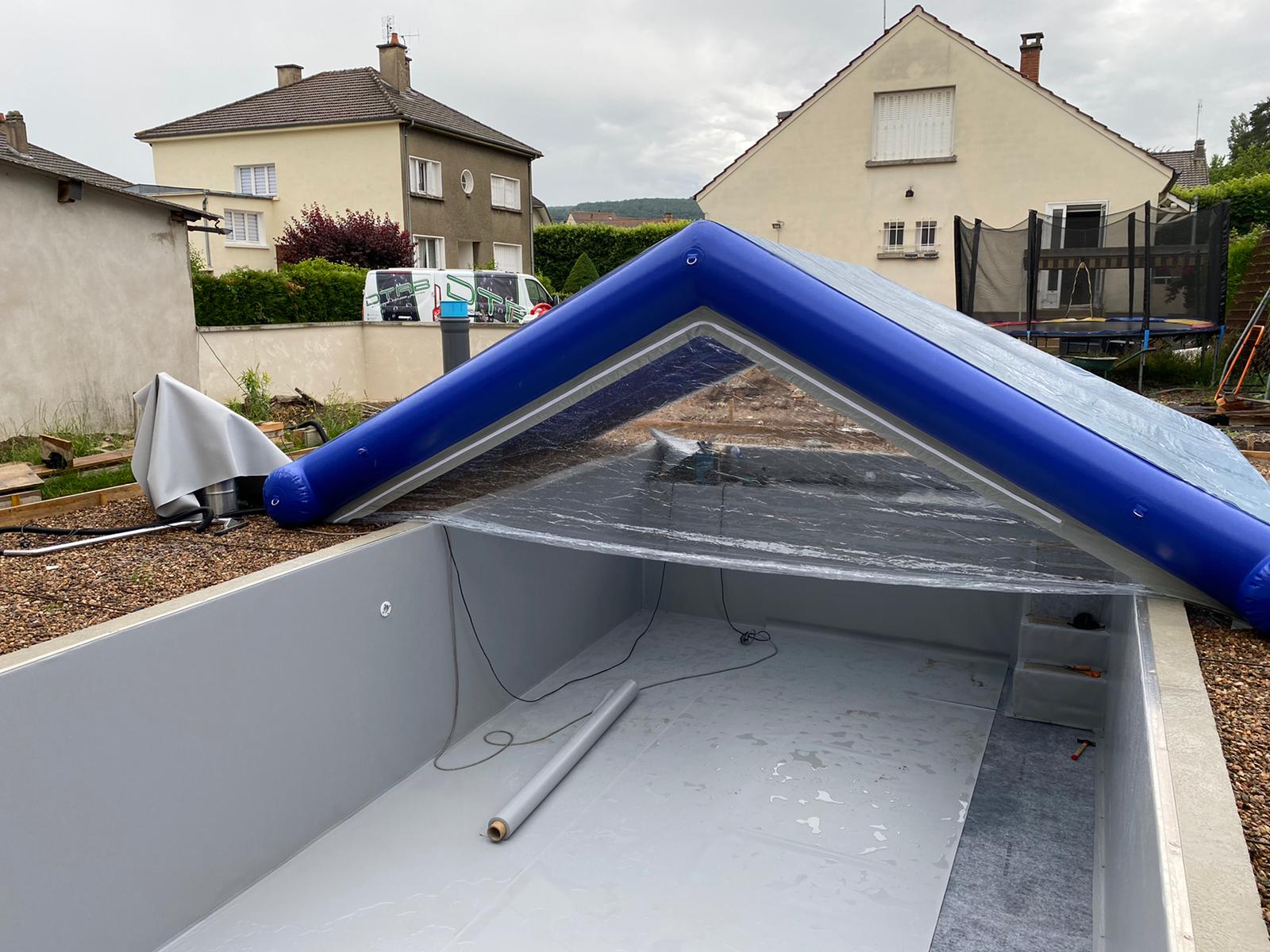 Abri gonflable pour chantiers de piscine - Capsule par DTRB & Kalyspa - structure PVC armé, ultra léger et modulable_0