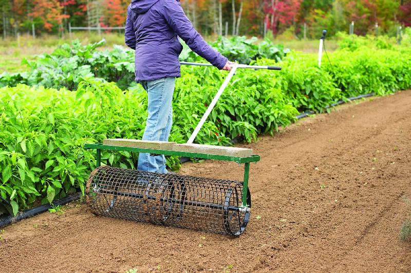 Rouleau préparateur de sol - 90 cm - Rouleau grillagé avec manche déporté et réglable_0