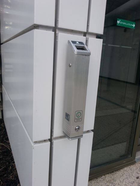 Cendrier mural d'extérieur en aluminium renforcé - Portsea Eco - Inoxydable et robuste avec kit de fixation_1